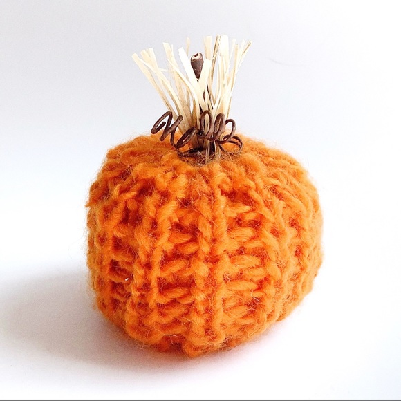 3 hand crocheted mini pumpkins - Picture 5 of 6